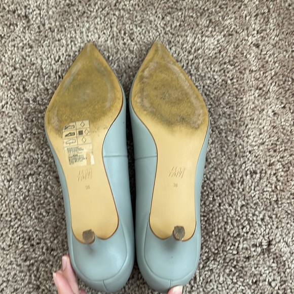 Gray pleather pointed kitten heels - Picture 3 of 5